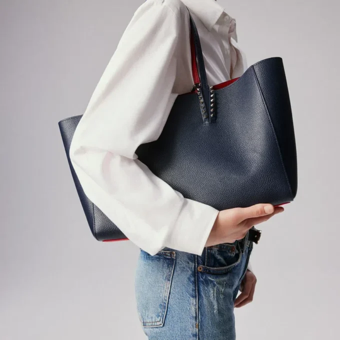 Cabata Small – Tote Bag – Calf Leather and Spikes – Zaffiro