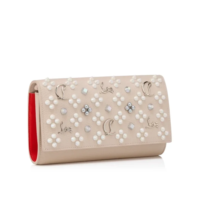 Paloma – Wallet on a Chain – Grained Calf Leather and Spikes Loubinthesky – Leche