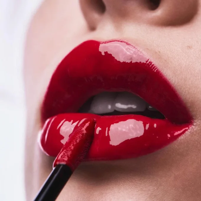 Rouge Stiletto Vinyl Gloss Fire Red 115V Fire Red – Christian Louboutin Beauty United States Rouge Stiletto Vinyl Gloss Fire Red 115V Fire Red – Christian Louboutin Beauty United States