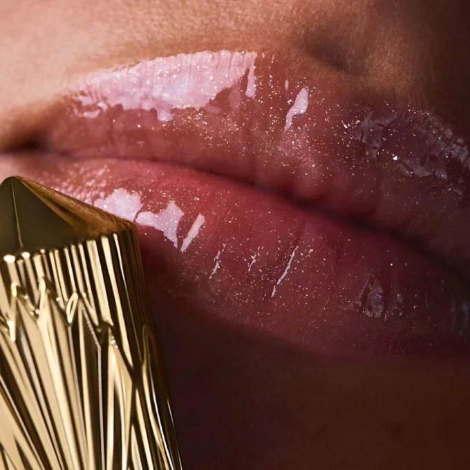 Rouge Stiletto Vinyl Gloss Golden Fierce 300V Golden Fierce – Christian Louboutin Beauty United States