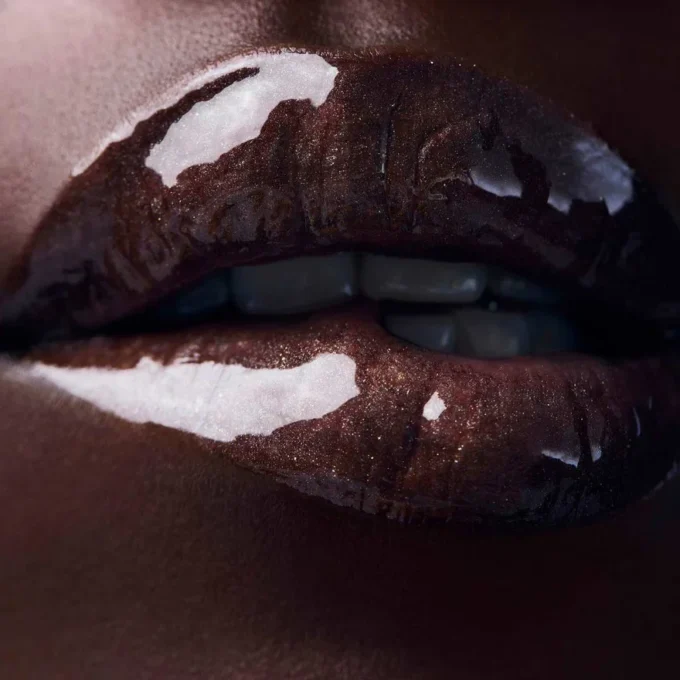 Rouge Stiletto Vinyl Gloss Golden Fierce 300V Golden Fierce – Christian Louboutin Beauty United States